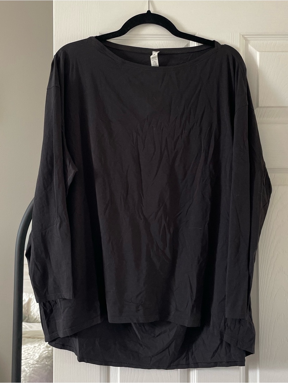 Lululemon back in action long sleeve tee